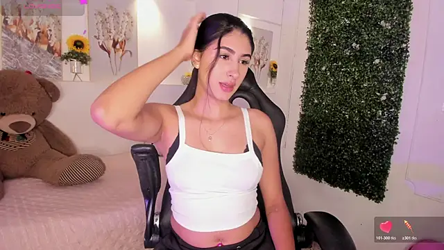 Ashley Evans18 online show from November 7, 2025, 1:15 pm