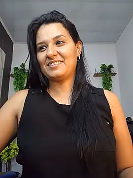 Snapshot of elena_jonees chatting on June 3, 2026, 8:57 pm elena jonees online show from June 3, 2026, 8:57 pm