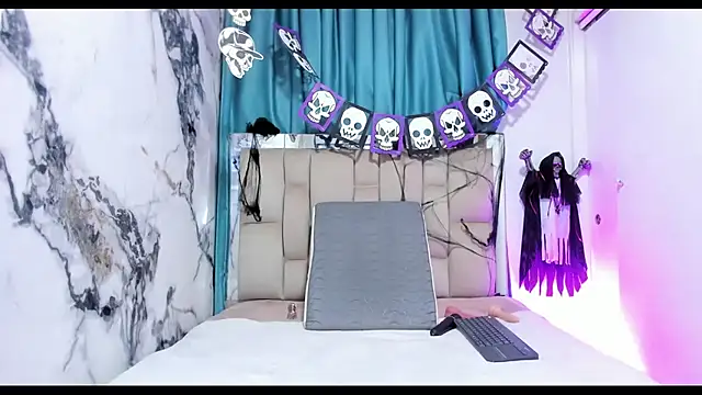 Snapshot of dafne_queenn chatting on October 13, 2025, 1:02 pm dafne queenn online show from October 13, 2025, 1:02 pm