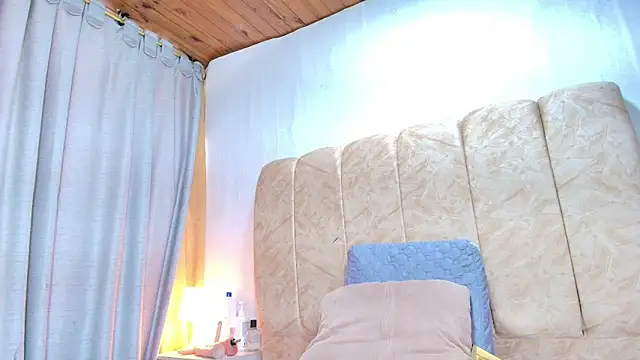 Snapshot of dafne_queenn chatting on February 8, 2026, 12:36 pm dafne queenn online show from February 8, 2026, 12:36 pm