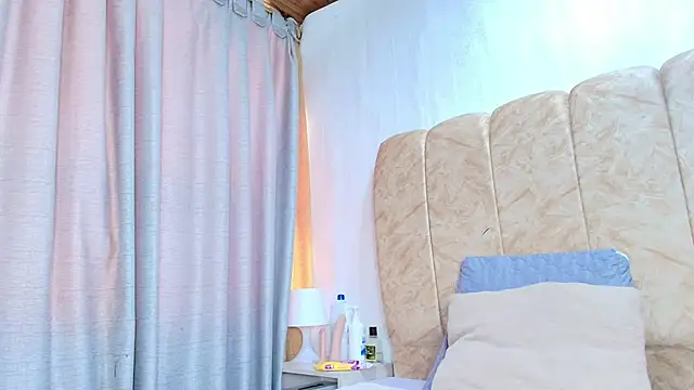 Snapshot of dafne_queenn chatting on February 25, 2026, 1:11 pm dafne queenn online show from February 25, 2026, 1:11 pm