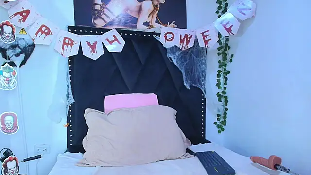 Snapshot of dafne_queenn chatting on November 4, 2025, 12:53 pm dafne queenn online show from November 4, 2025, 12:53 pm