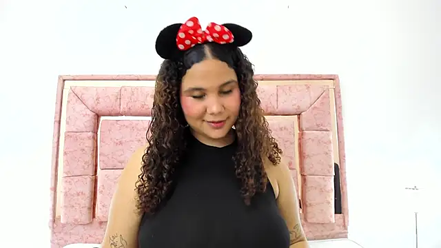 zoee lovv online show from January 23, 2025, 9:39 am