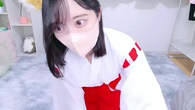 Yurie  online show from January 5, 2025, 2:17 am