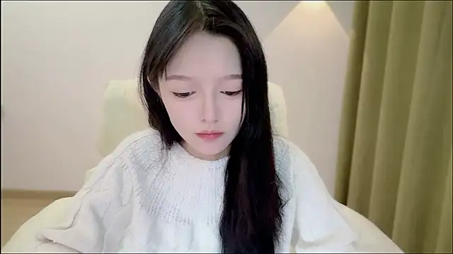 xiaodaibabyy online show from November 6, 2025, 2:43 pm