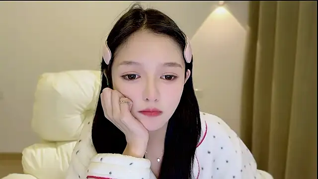 xiaodaibabyy online show from October 29, 2025, 1:43 pm