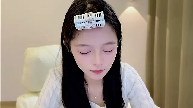 xiaodaibabyy online show from October 15, 2025, 7:05 am