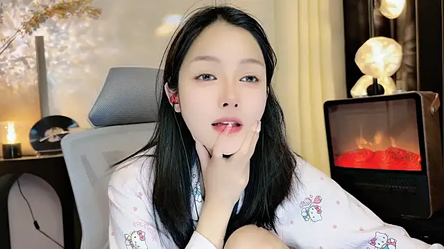 xiaodaibabyy online show from February 20, 2025, 4:25 pm