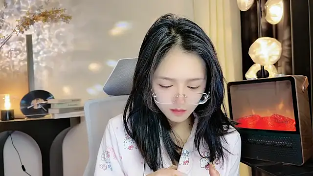 xiaodaibabyy online show from February 20, 2025, 1:19 pm