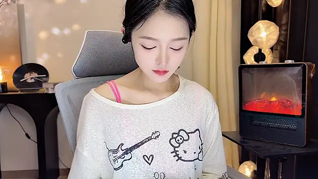 xiaodaibabyy online show from February 11, 2025, 4:56 pm