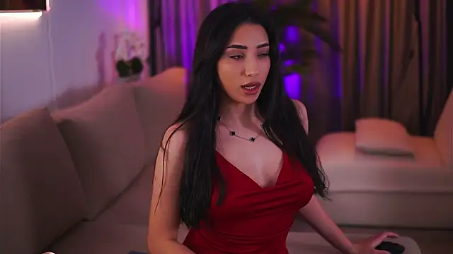 Snapshot of GinaValentinna chatting on March 7, 2025, 7:49 pm GinaValentinna online show from March 7, 2025, 7:49 pm