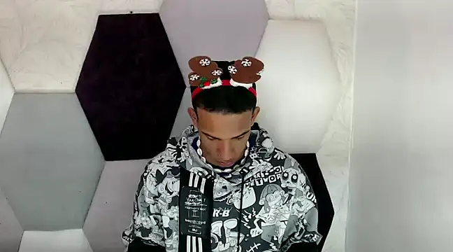 AbrahanBratz online show from December 17, 2024, 11:39 am