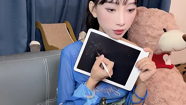 Lili-2 online show from October 21, 2025, 5:45 pm