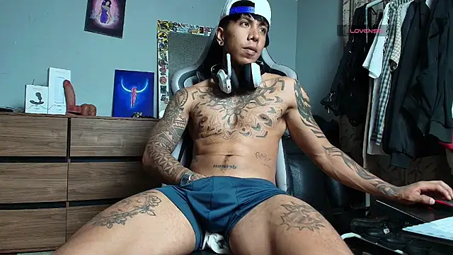 Nickhot0609 online show from December 17, 2025, 4:17 am