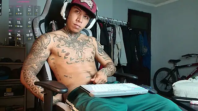 Nickhot0609 online show from October 10, 2025, 4:24 am