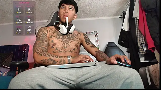 Nickhot0609 online show from November 19, 2025, 5:24 pm