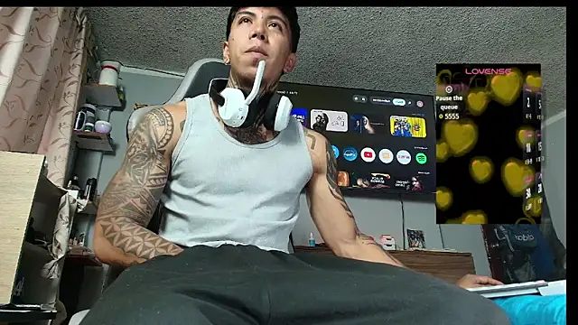 Nickhot0609 online show from February 20, 2026, 10:44 pm