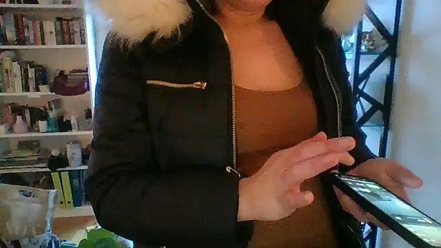 Snapshot of SugarPie chatting on January 11, 2025, 7:49 am SugarPie online show from January 11, 2025, 7:49 am