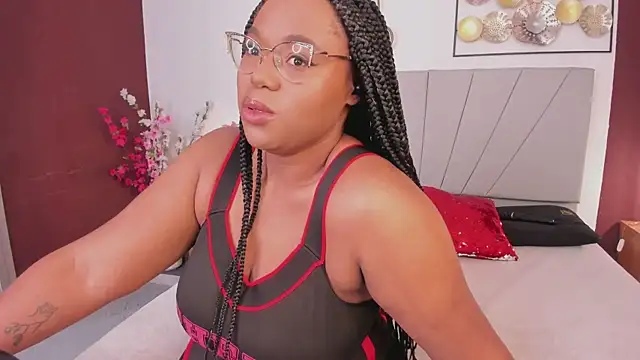 Snapshot of Makena_gh chatting on June 26, 2026, 2:39 am Makena gh online show from June 26, 2026, 2:39 am