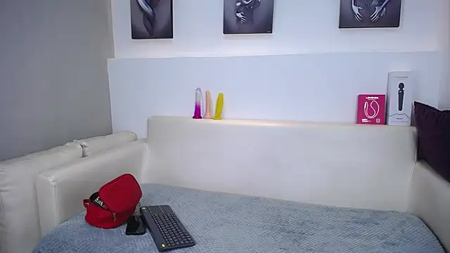 Melodi Roux online show from October 10, 2025, 1:12 pm