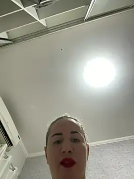Snapshot of andressagdias chatting on December 6, 2024, 6:33 pm andressagdias online show from December 6, 2024, 6:33 pm