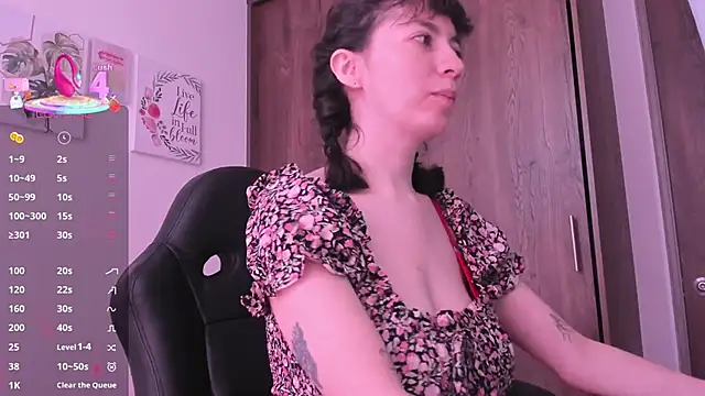 Electraa fox online show from March 18, 2025, 4:06 pm