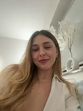 Sophie Enzo online show from March 1, 2025, 4:04 am