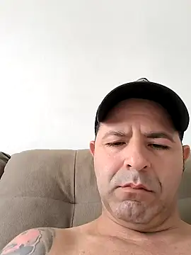 Marciogrei online show from November 17, 2025, 8:02 pm