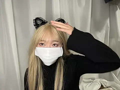  Lily xx online show from February 17, 2025, 5:01 pm