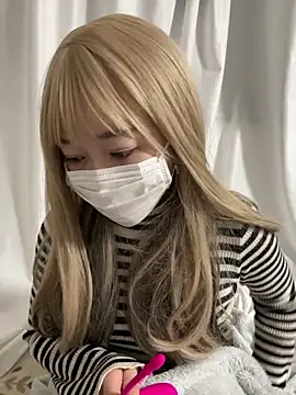  Lily xx online show from December 3, 2024, 4:22 pm