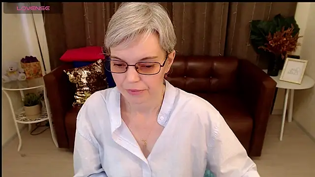 Snapshot of Cutie_Erikaa1 chatting on March 7, 2025, 5:40 am Cutie Erikaa1 online show from March 7, 2025, 5:40 am