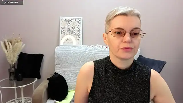 Cutie Erikaa1 online show from November 19, 2025, 2:22 am