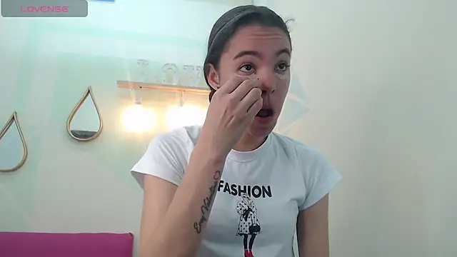 Mia-kalinfa online show from January 23, 2025, 12:52 pm