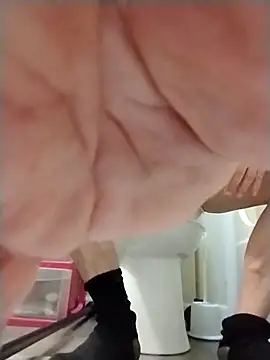 geilerschwanz64 online show from December 19, 2025, 2:04 am