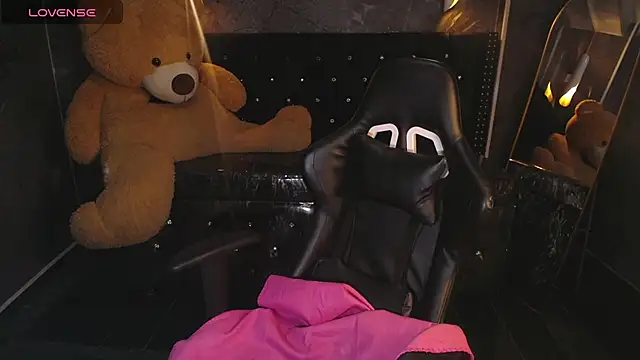 Kitty fox b online show from March 12, 2026, 1:15 pm