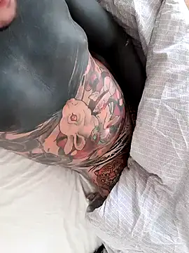 tattooedtwc online show from April 24, 2026, 5:09 am