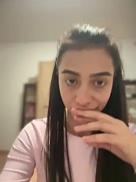 LaraVegas  online show from November 6, 2025, 3:16 pm