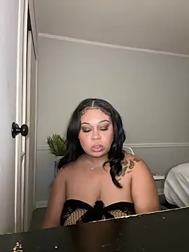 Snapshot of camiliaskye chatting on February 8, 2026, 4:32 am camiliaskye online show from February 8, 2026, 4:32 am