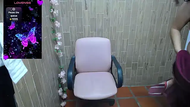 solyeria online show from February 12, 2025, 5:26 am