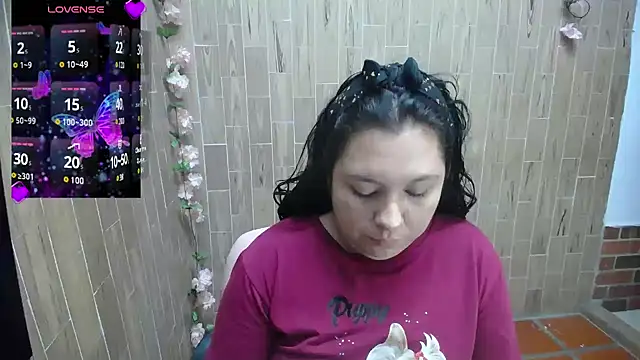 solyeria online show from February 19, 2025, 3:06 am