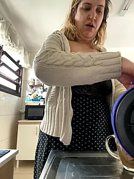 Snapshot of Bia_sexynovaes chatting on October 10, 2025, 12:06 pm Bia sexynovaes online show from October 10, 2025, 12:06 pm