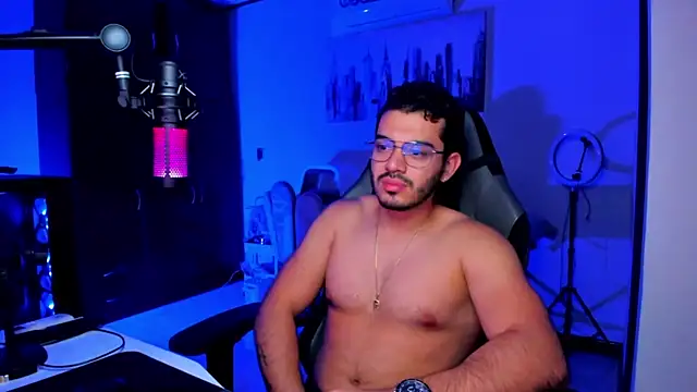 Snapshot of BrunoD31 chatting on November 18, 2025, 9:51 pm BrunoD31 online show from November 18, 2025, 9:51 pm