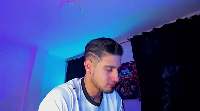 Snapshot of Giomar_Reyes chatting on January 7, 2025, 8:24 am Giomar Reyes online show from January 7, 2025, 8:24 am