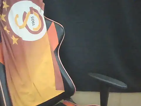 Snapshot of adele-33 chatting on November 6, 2025, 12:58 am adele-33 online show from November 6, 2025, 12:58 am