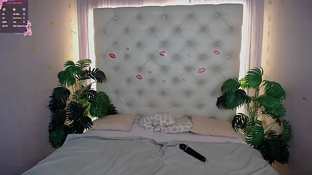 Snapshot of Lella_Ryann_ chatting on March 9, 2025, 6:43 pm Lella Ryann online show from March 9, 2025, 6:43 pm