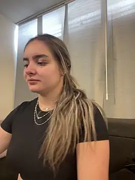 imlindapink online show from October 6, 2025, 2:51 pm