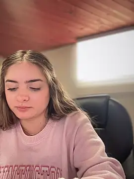 imlindapink online show from November 4, 2025, 2:43 pm