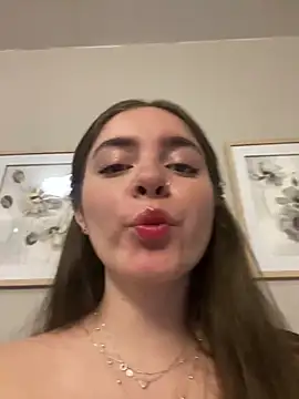 imlindapink online show from February 26, 2025, 3:43 pm