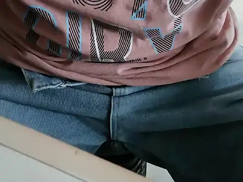 XiaoGuoGuo284512 online show from October 29, 2025, 3:49 am