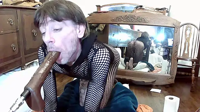 Snapshot of MaxJr8008 chatting on November 3, 2025, 8:51 am MaxJr8008 online show from November 3, 2025, 8:51 am